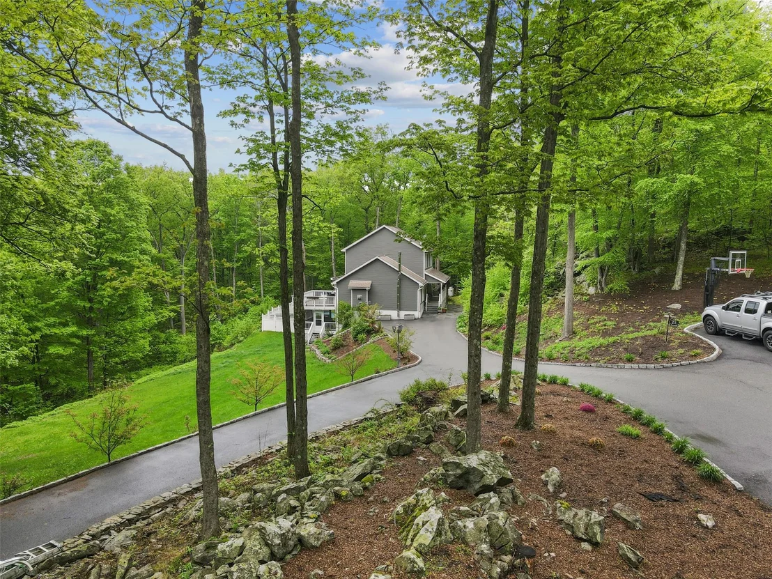 Photo of 25 Crest Road