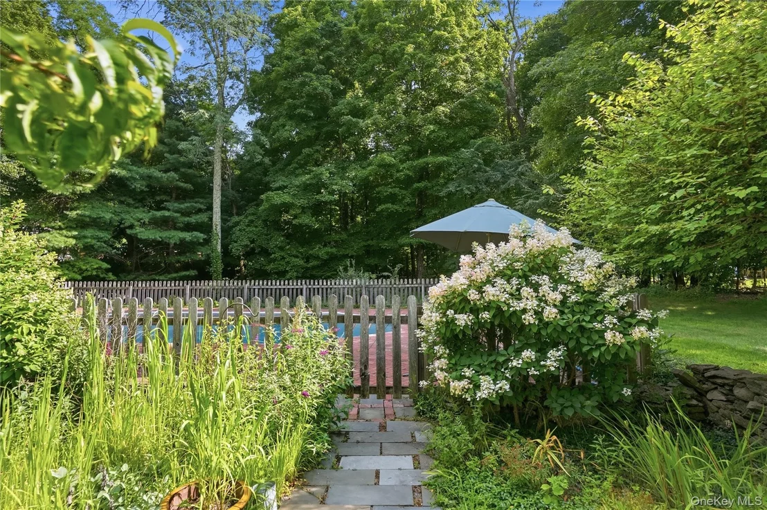 Photo of 809 Traver Road