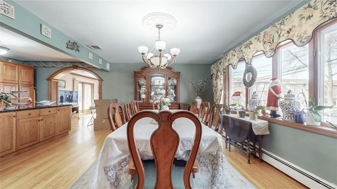 Photo of 154-26 Riverside Drive
