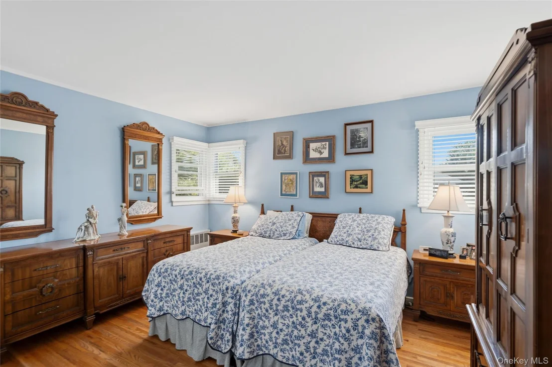 Photo of 895 Iris Drive