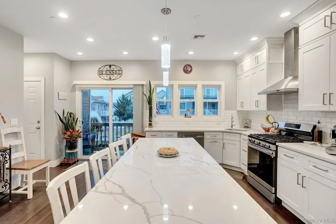 Photo of 124 Beach Avenue