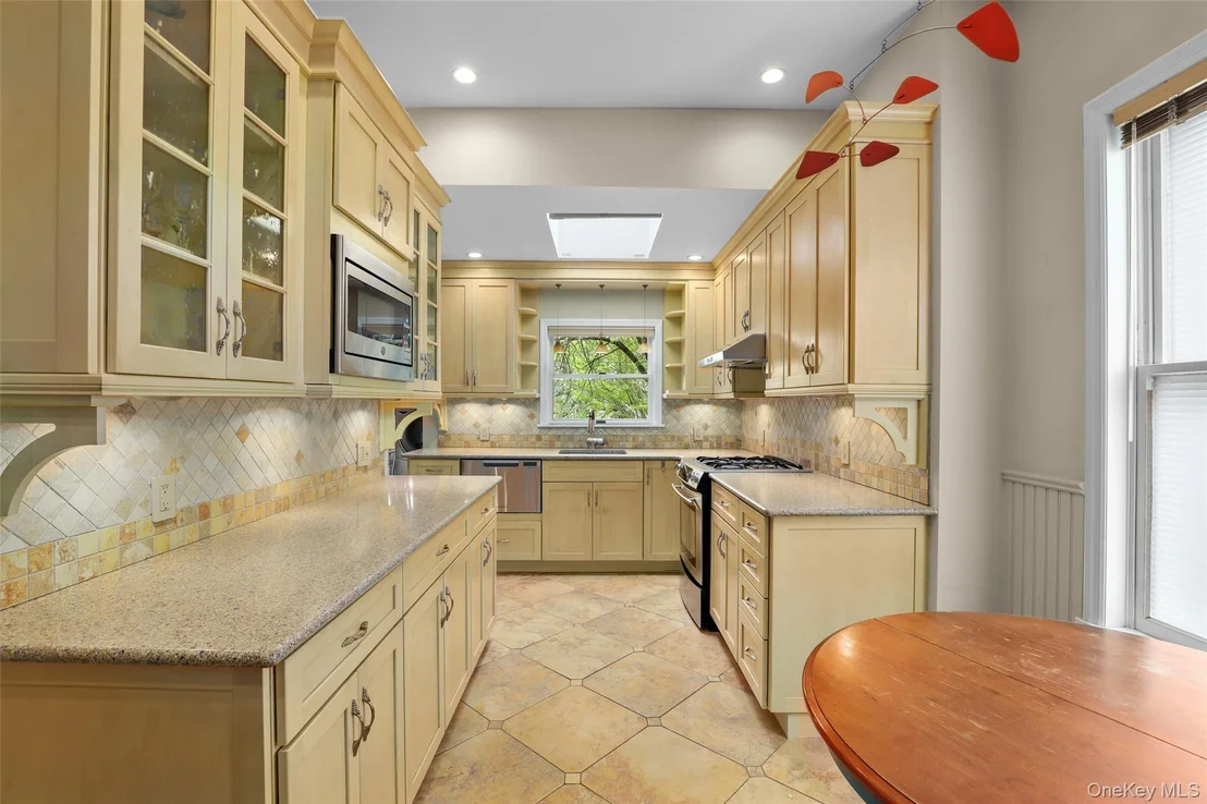 Photo of 6 Agate Avenue