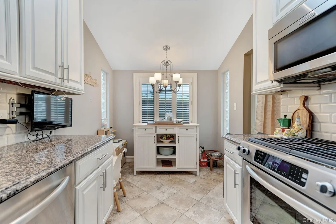 Photo of 2817 Riverside Drive