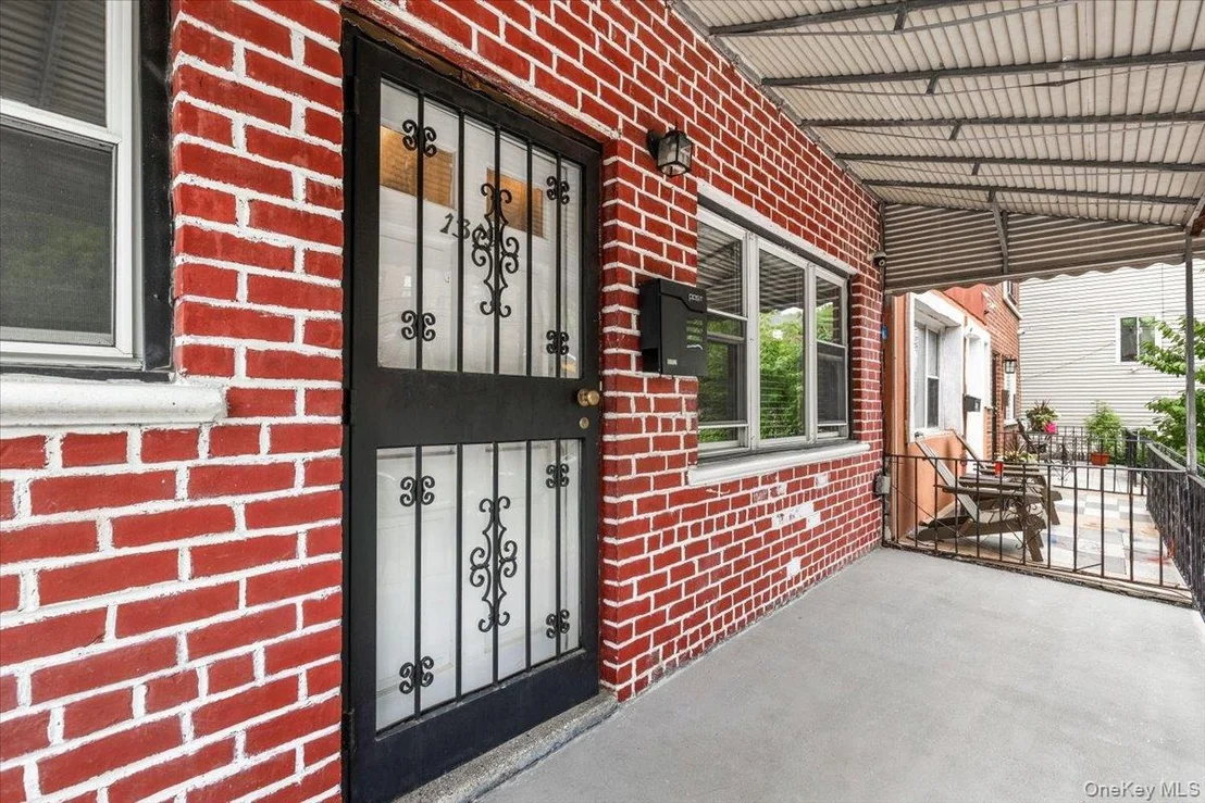 Photo of 1319 Hicks Street