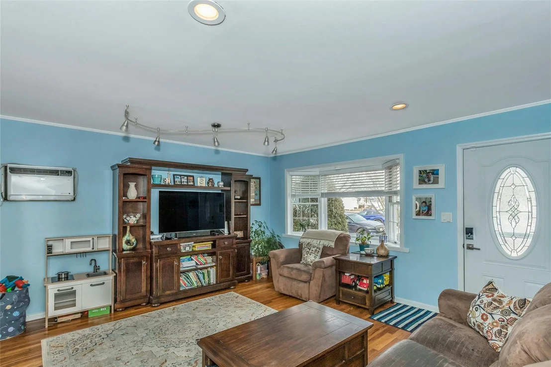 Photo of 61 Audrey Avenue