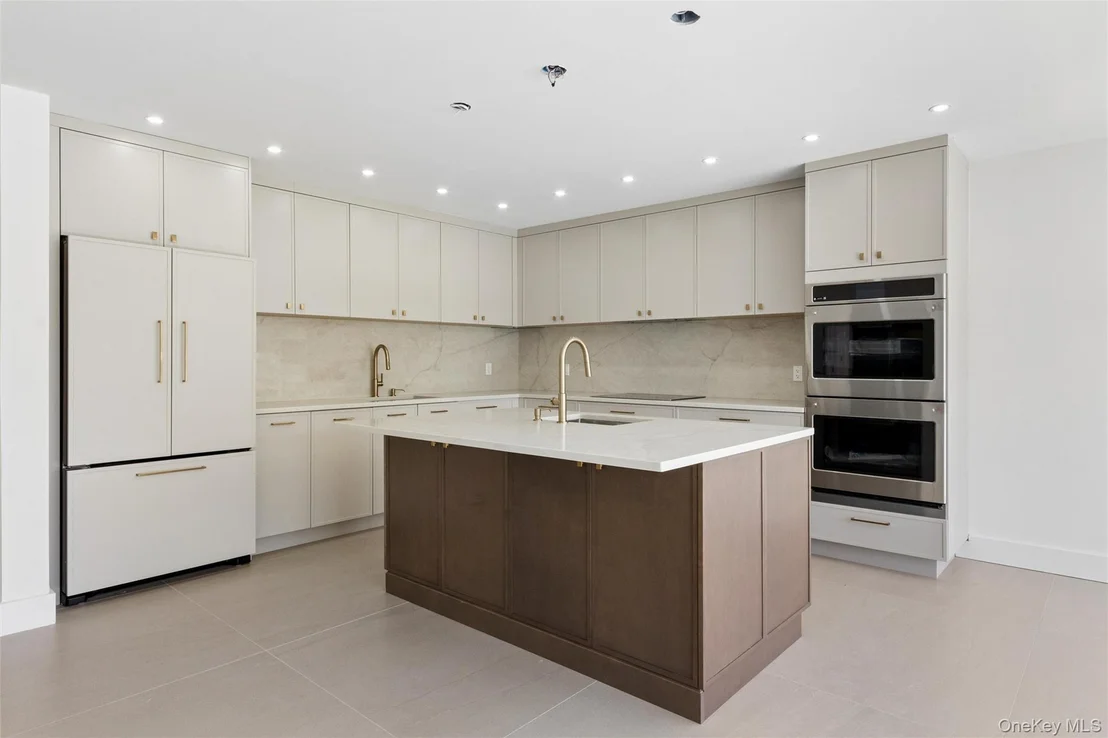 Photo of 934 Eileen Terrace