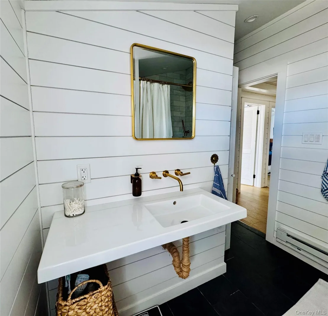 Photo of 106 Oak Beach Road