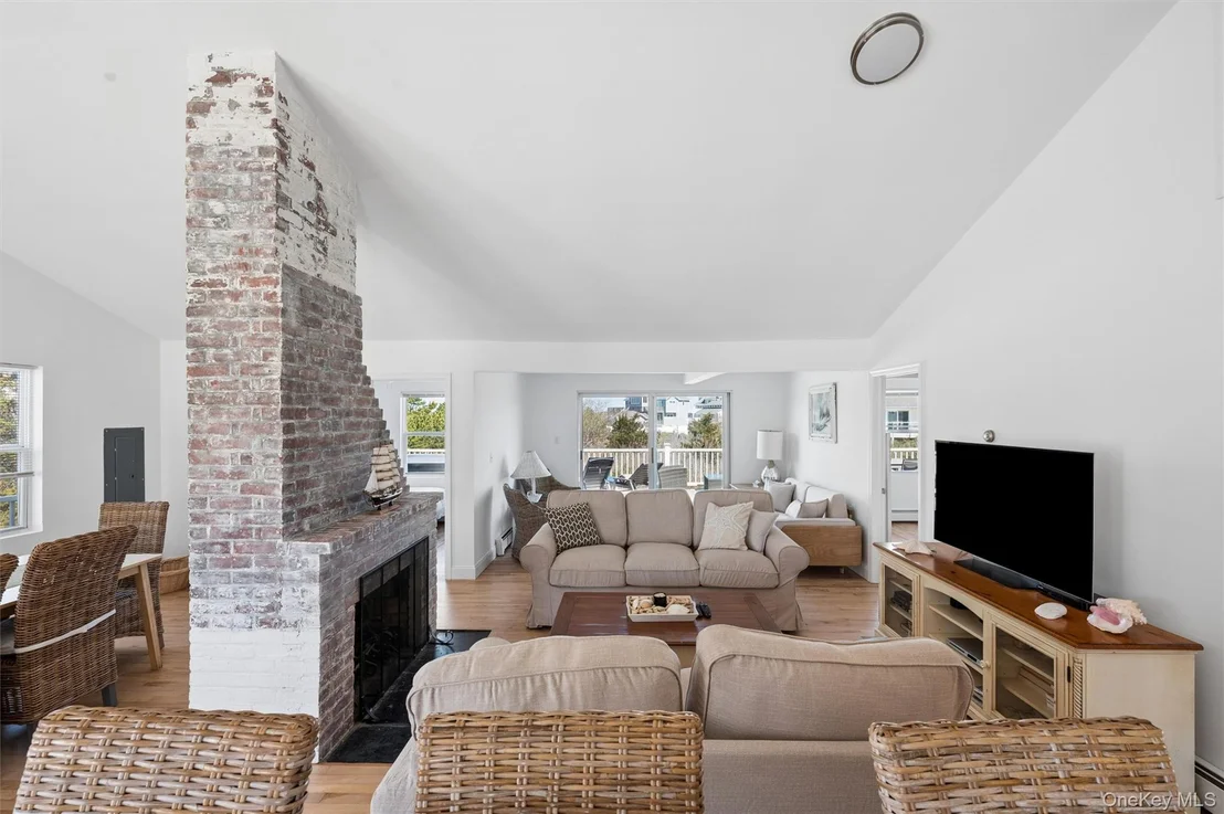 Photo of 898 Dune Road