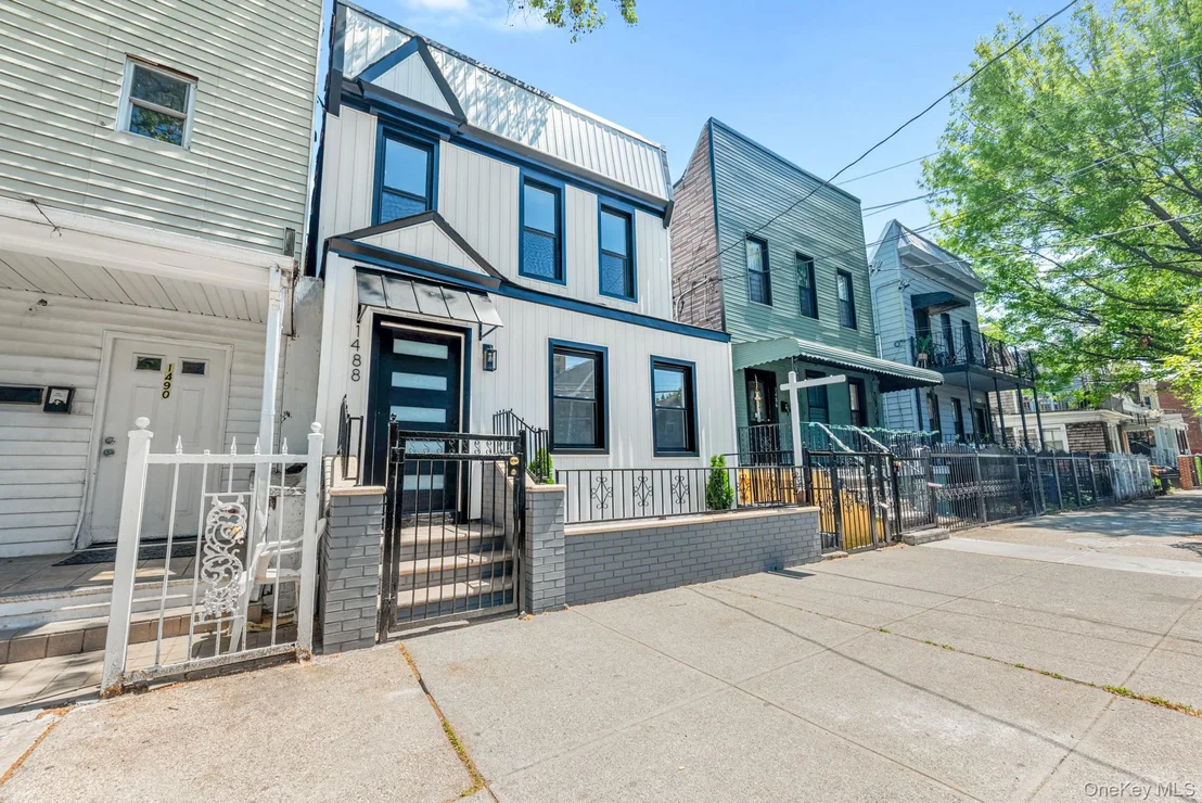 Photo of 1488 Rosedale Avenue
