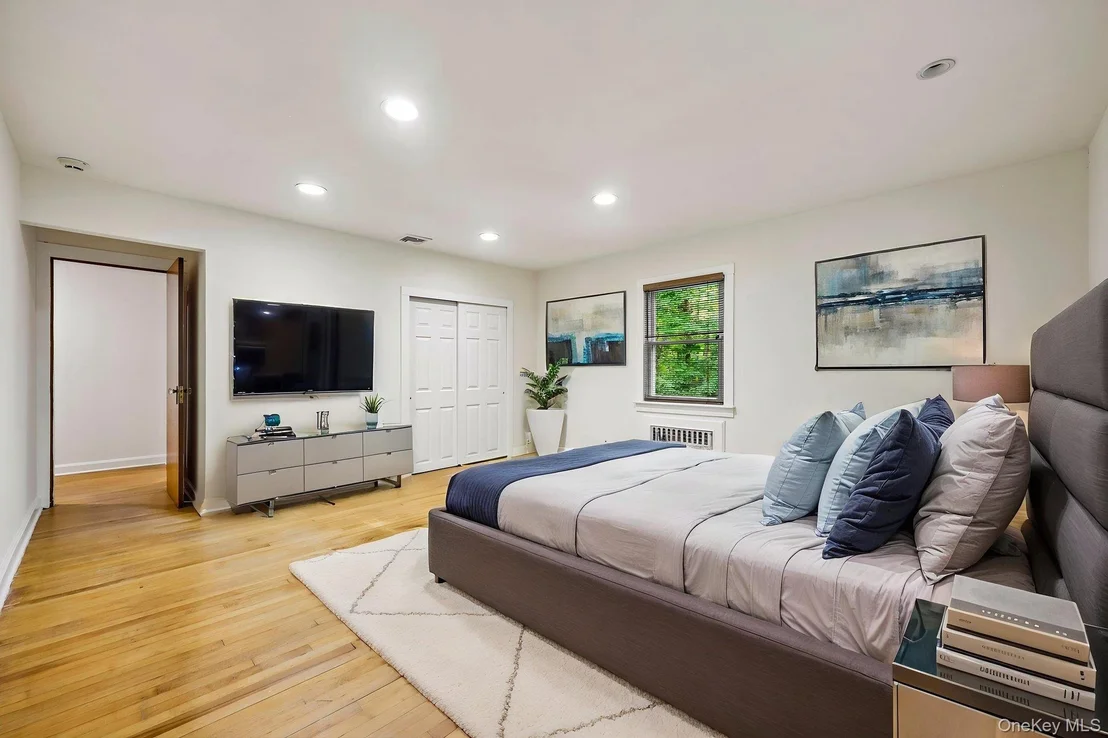 Photo of 40 Timberpoint Drive
