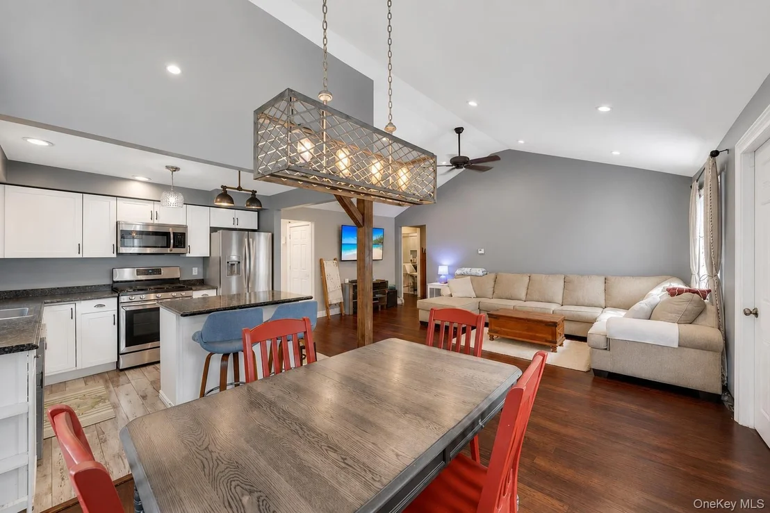 Photo of 115 Dahlia Drive