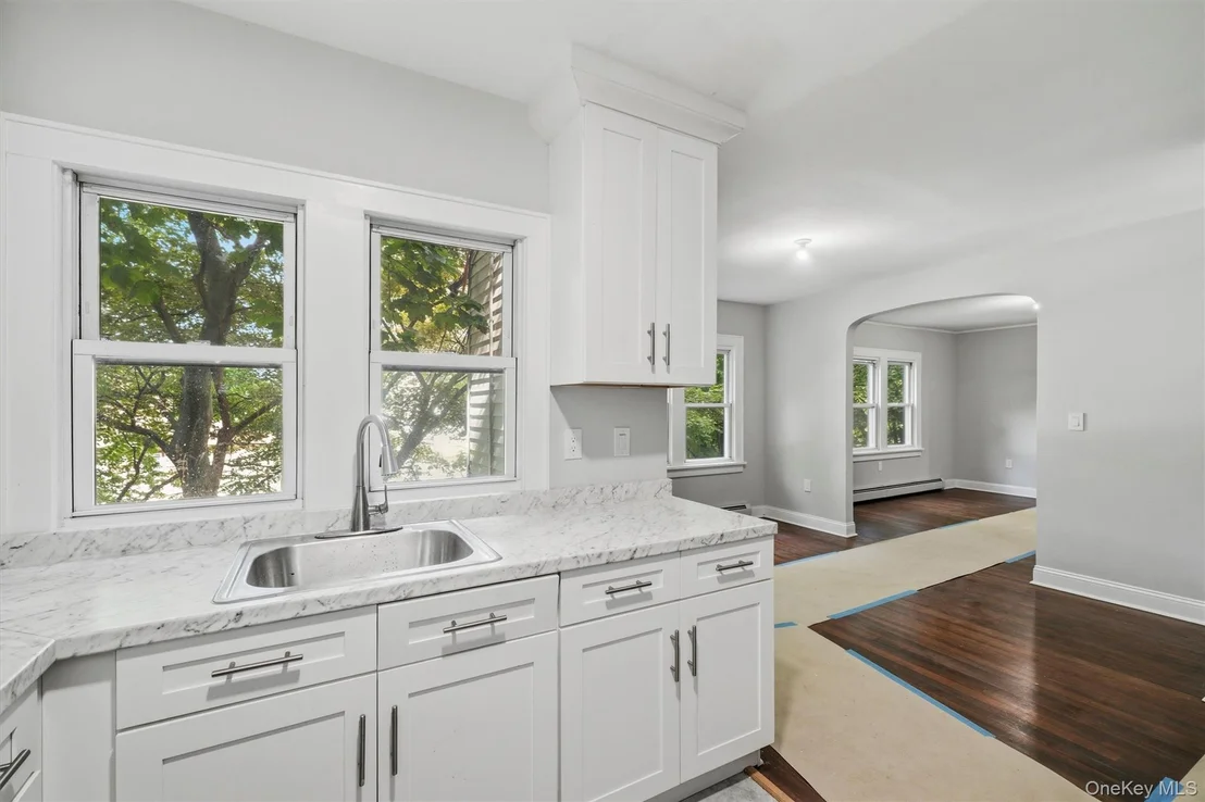 Photo of 669 N Division Street