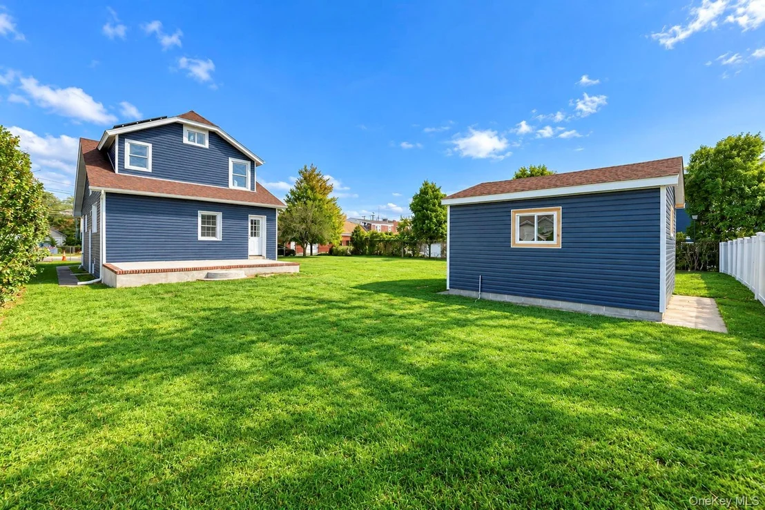 Photo of 8 Burchell Boulevard