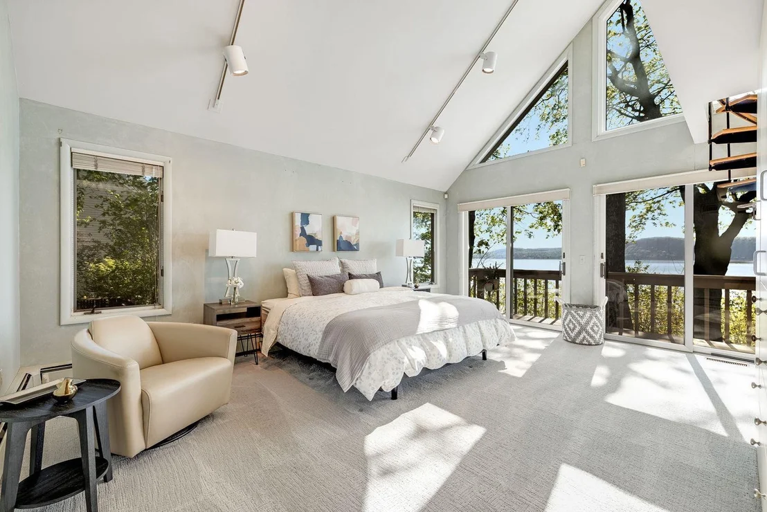 Photo of 444 River Road