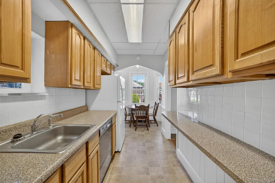 Photo of 84 Halstead Avenue