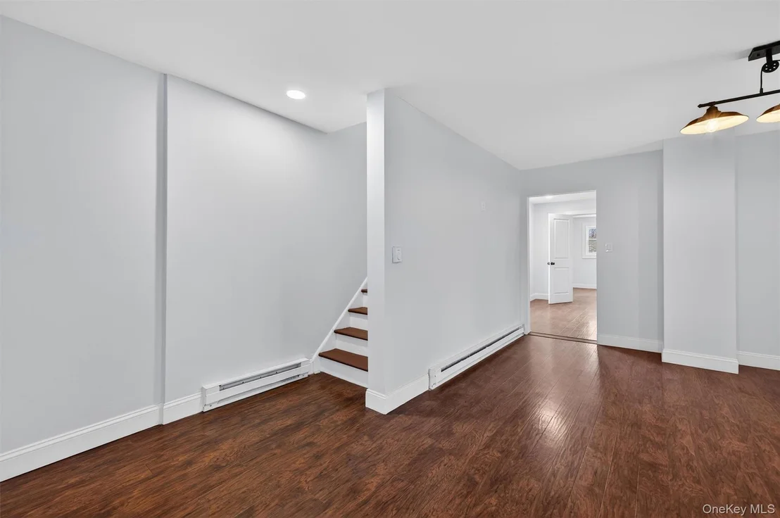 Photo of 8 Lawrence Lane