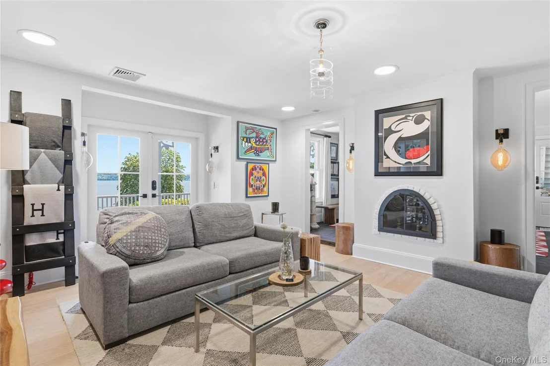 Photo of 91 River Road