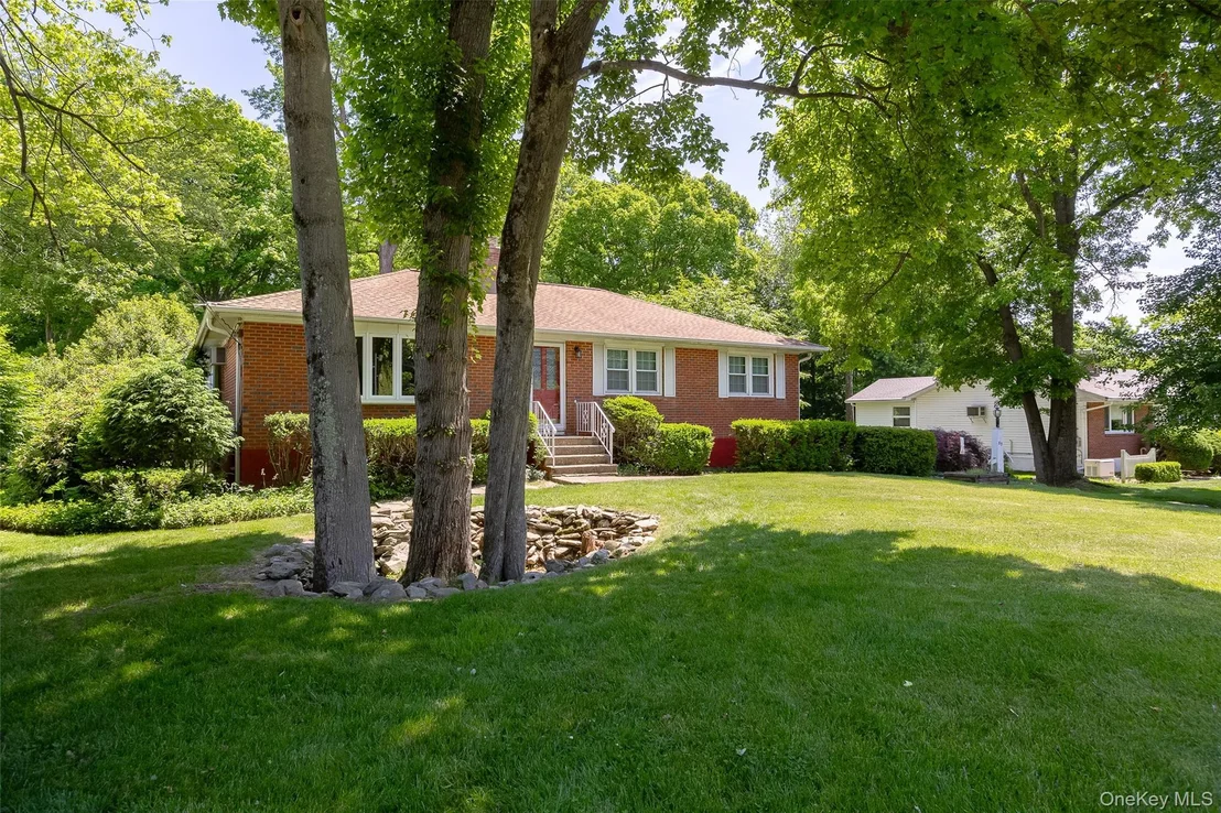 Photo of 89 Edgehill Drive