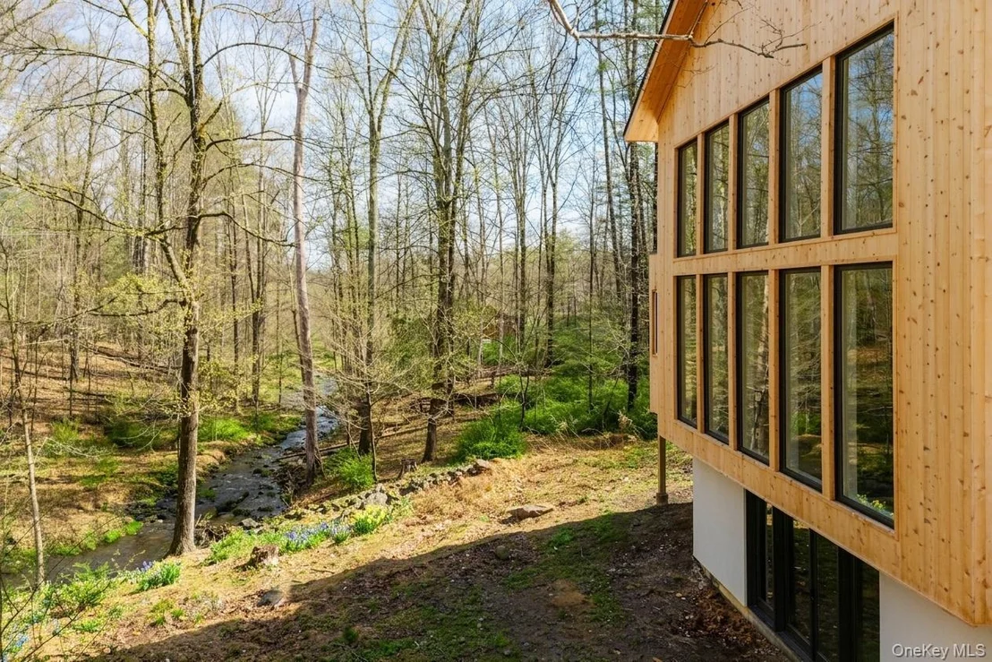 Photo of 332 Mohonk Road