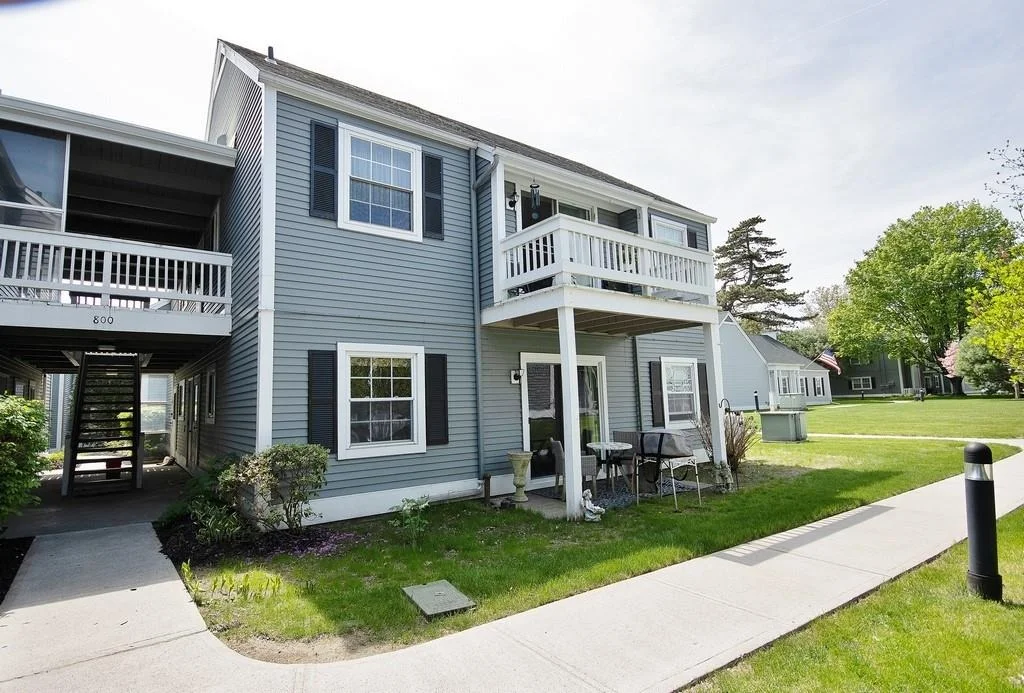 Photo of Unit B at 800 Commons Way