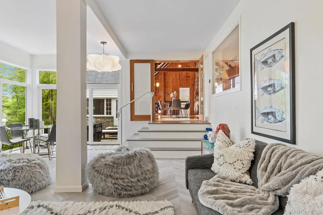 Photo of 1085 Barrett Circle W