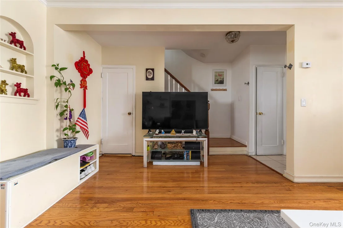 Photo of 6114 Main Street