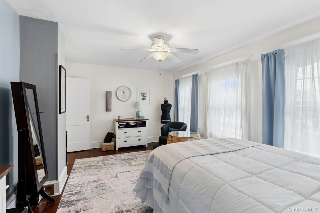 Photo of 87 Islip Avenue