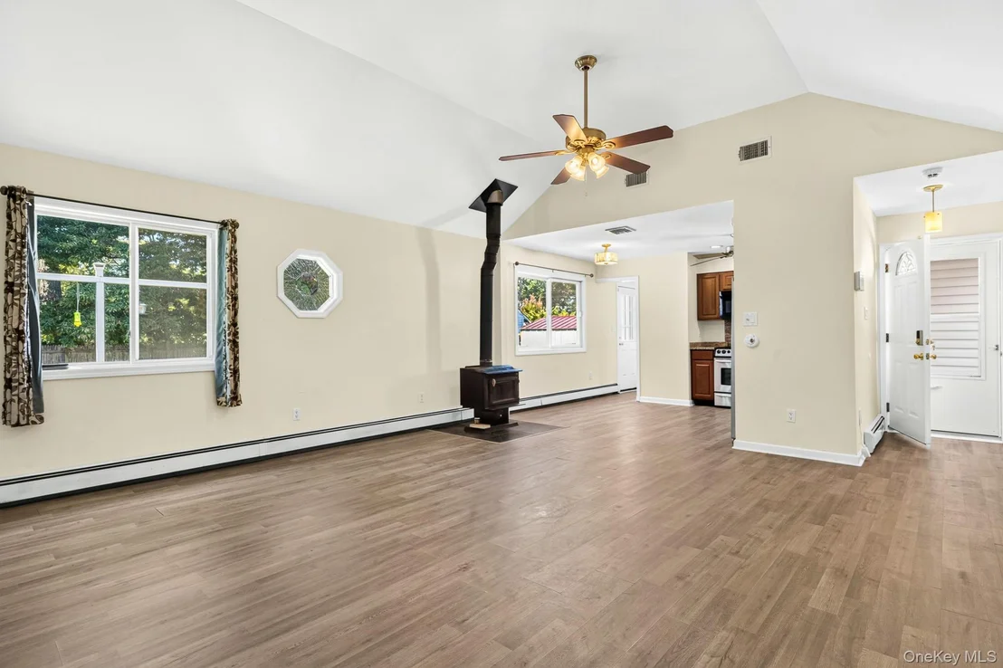 Photo of 469 Carnation Drive