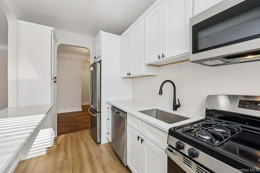 Photo of Unit 3S at 1 Bronxville Road