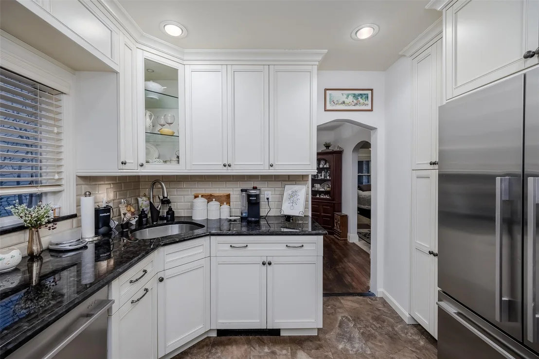 Photo of 2376 Newbridge Road