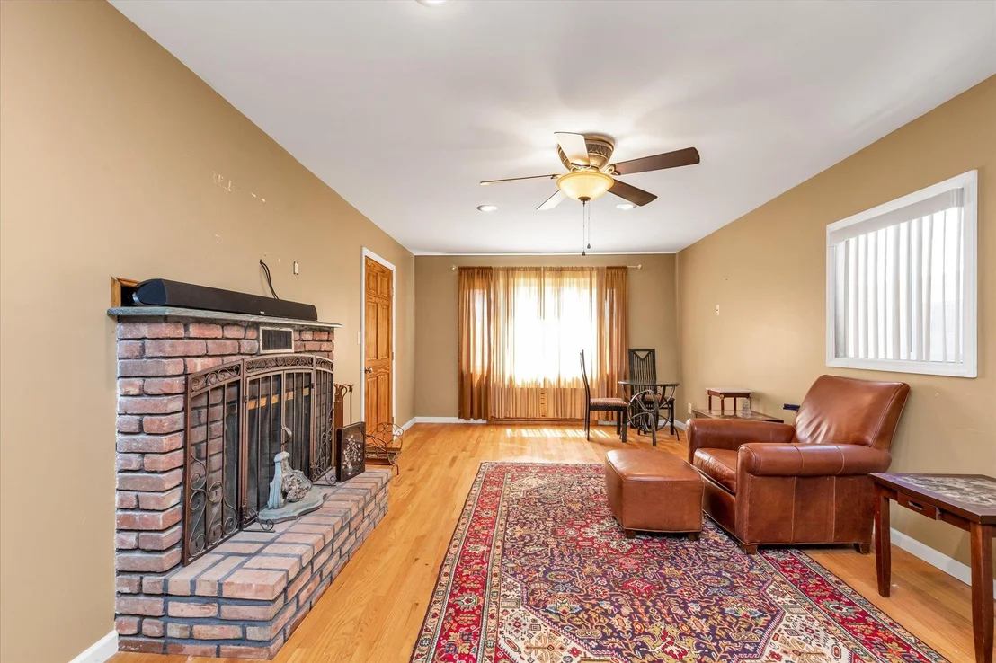 Photo of 580 Foxhurst Road