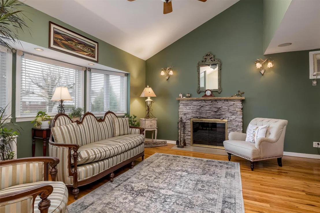 Photo of 196 Daniel Road N