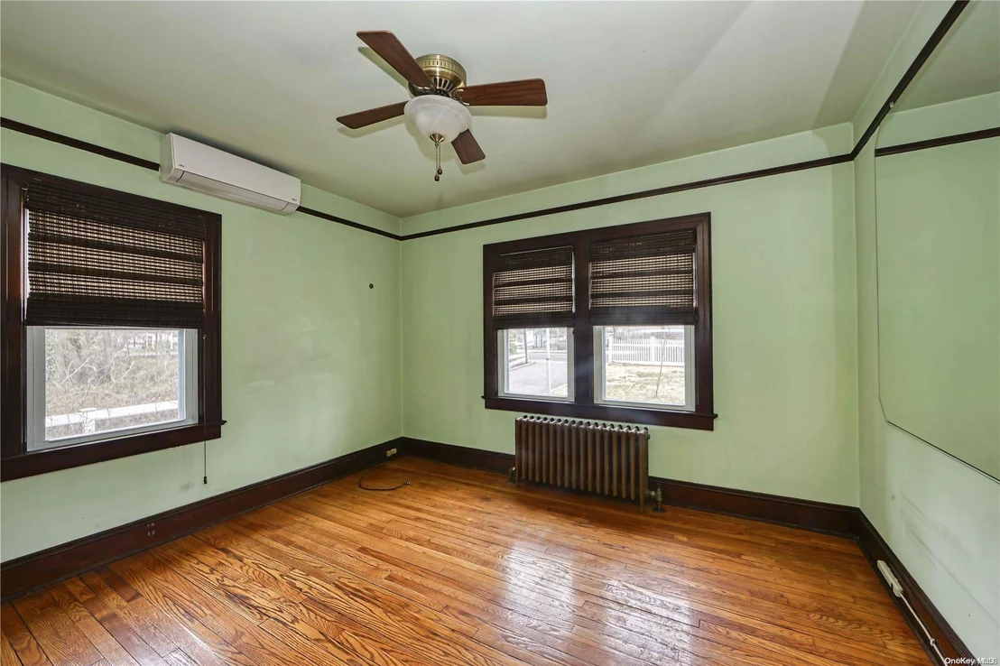 Photo of 44 Carleton Avenue