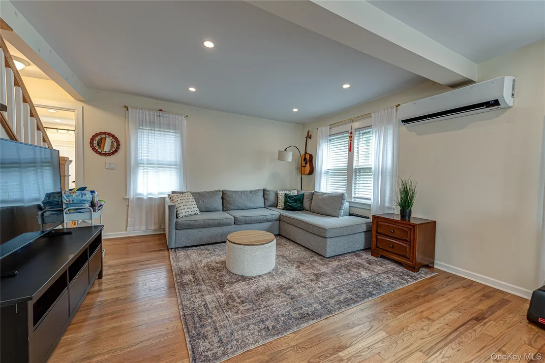Photo of 21 Bay 3rd Street
