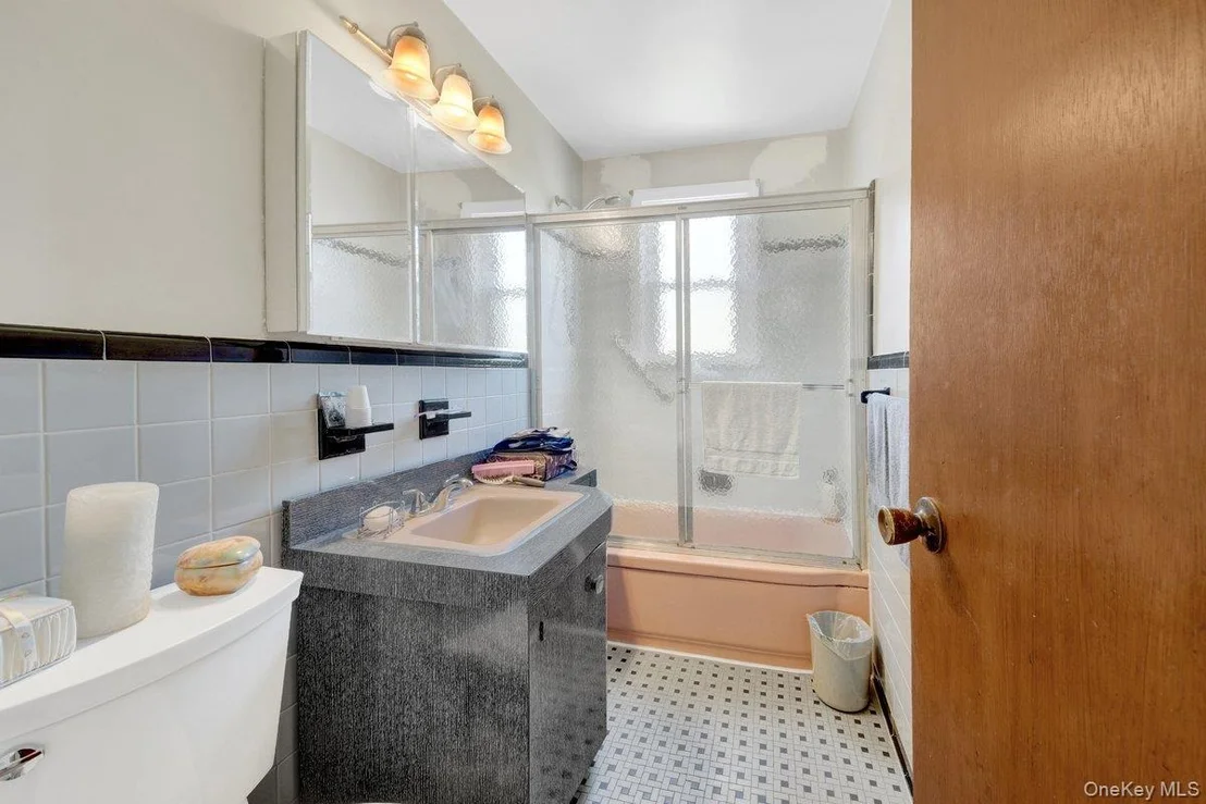 Photo of 561 Logan Avenue