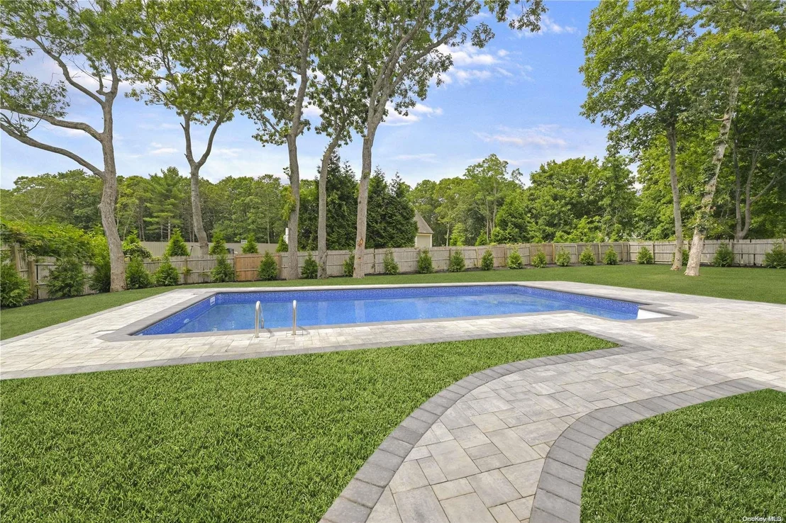 Photo of 19 Summit Boulevard