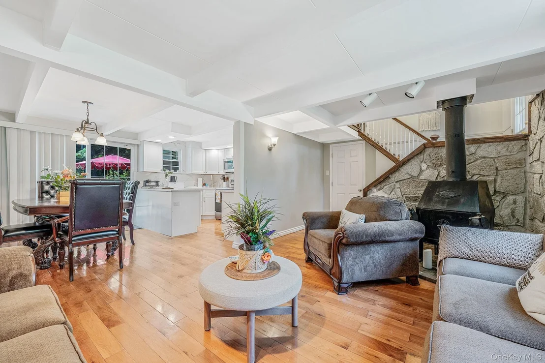 Photo of 27 Split Cedar Drive