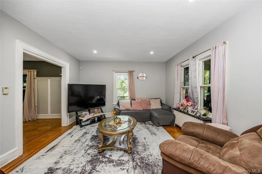Photo of 958 Thomas Avenue