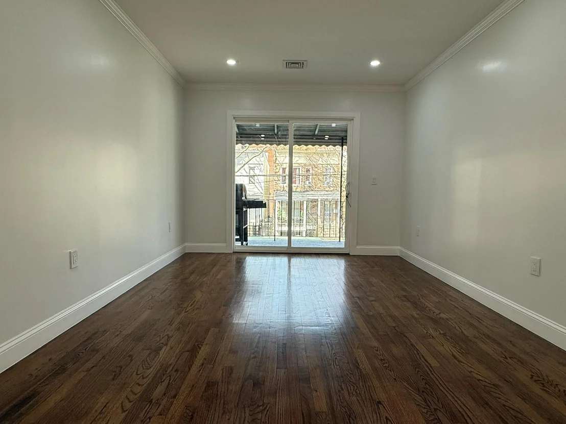 Photo of 3978 Carpenter Avenue