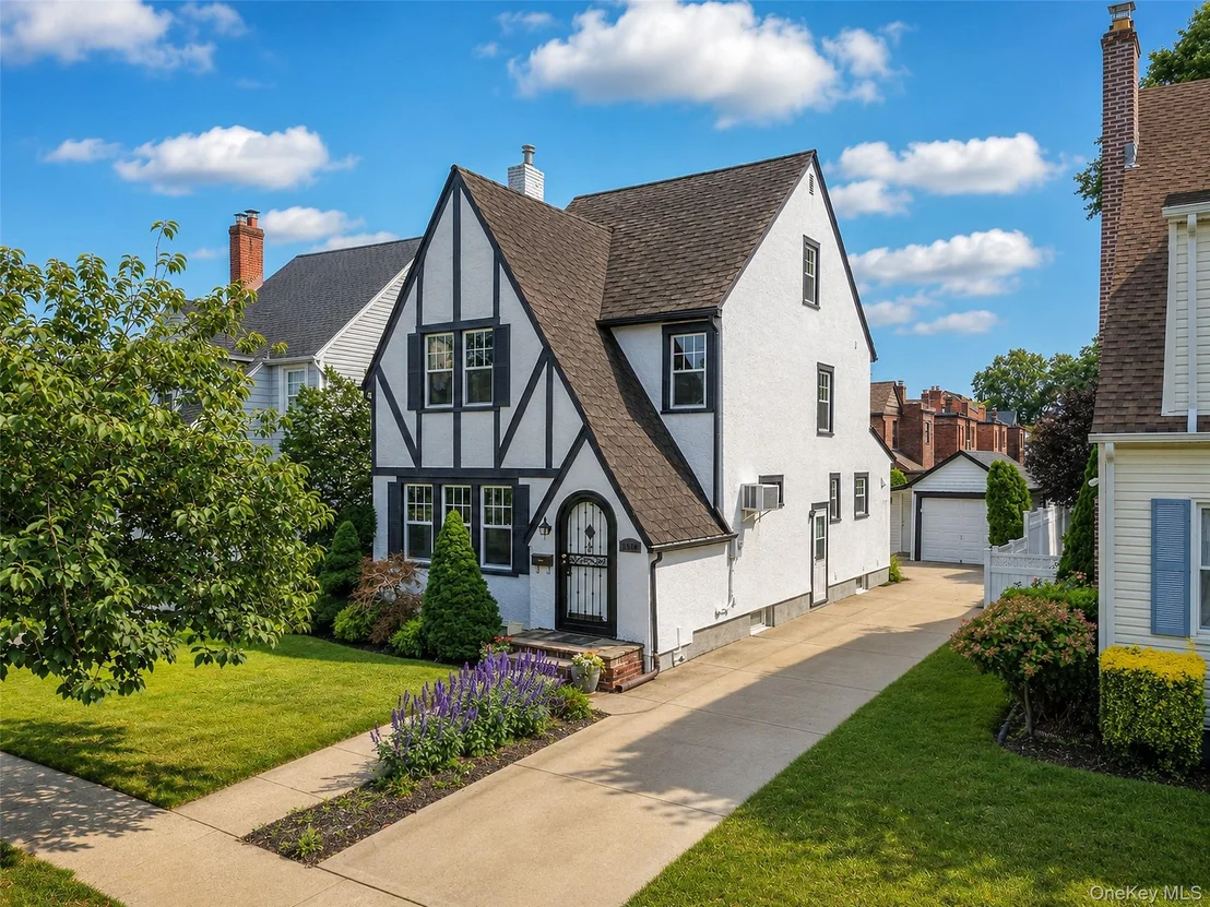 Photo of 425 Marcellus Road
