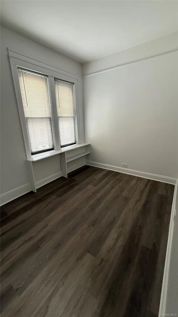 Photo of 1240 Manor Avenue