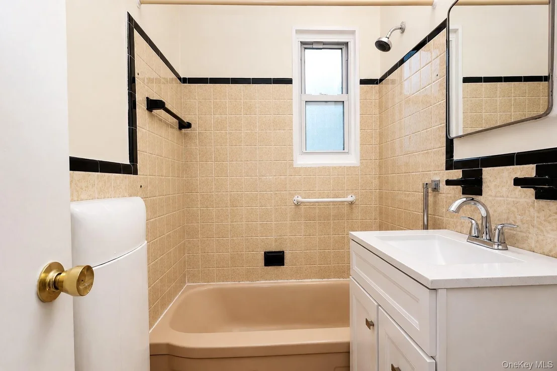 Photo of Unit A at 28 Oregon Avenue