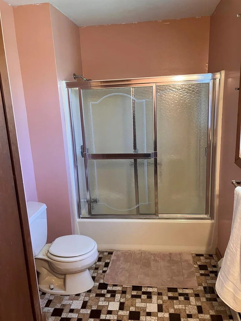 Photo of 218 Roosevelt Road
