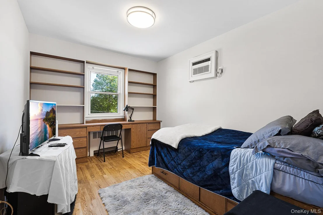 Photo of 57 Homecrest Oval