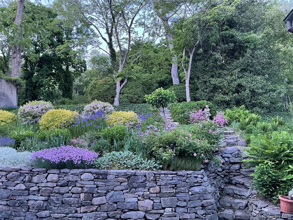 Photo of 80 Shore Road