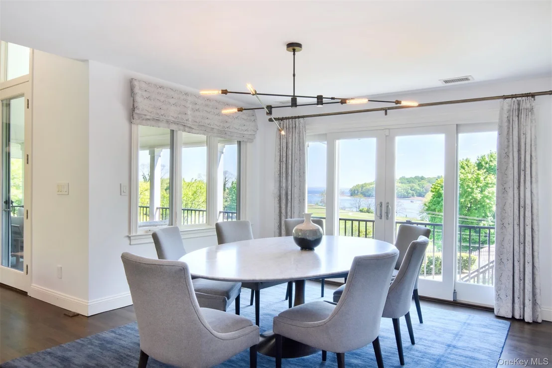 Photo of 8 Shoreview Circle