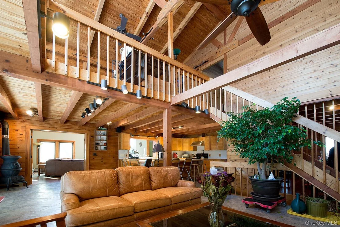 Photo of 1644 Lakes Road