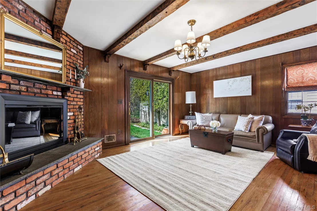 Photo of 14 Loewen Court