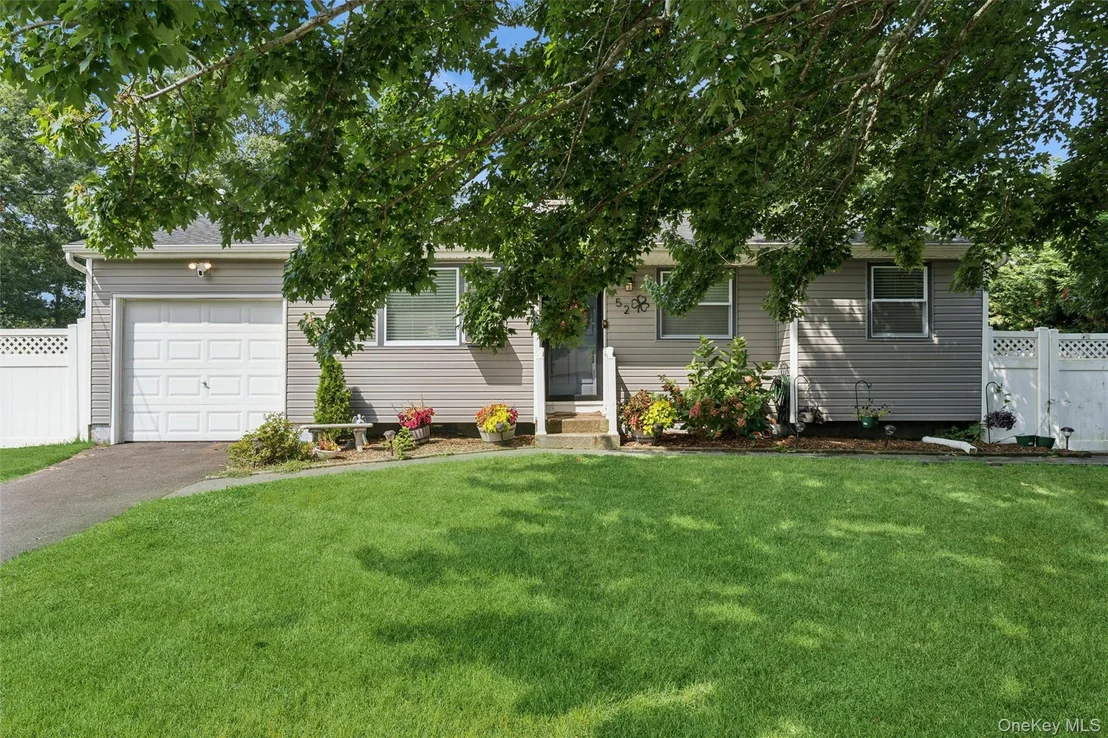 Photo of 52 Larry Road S