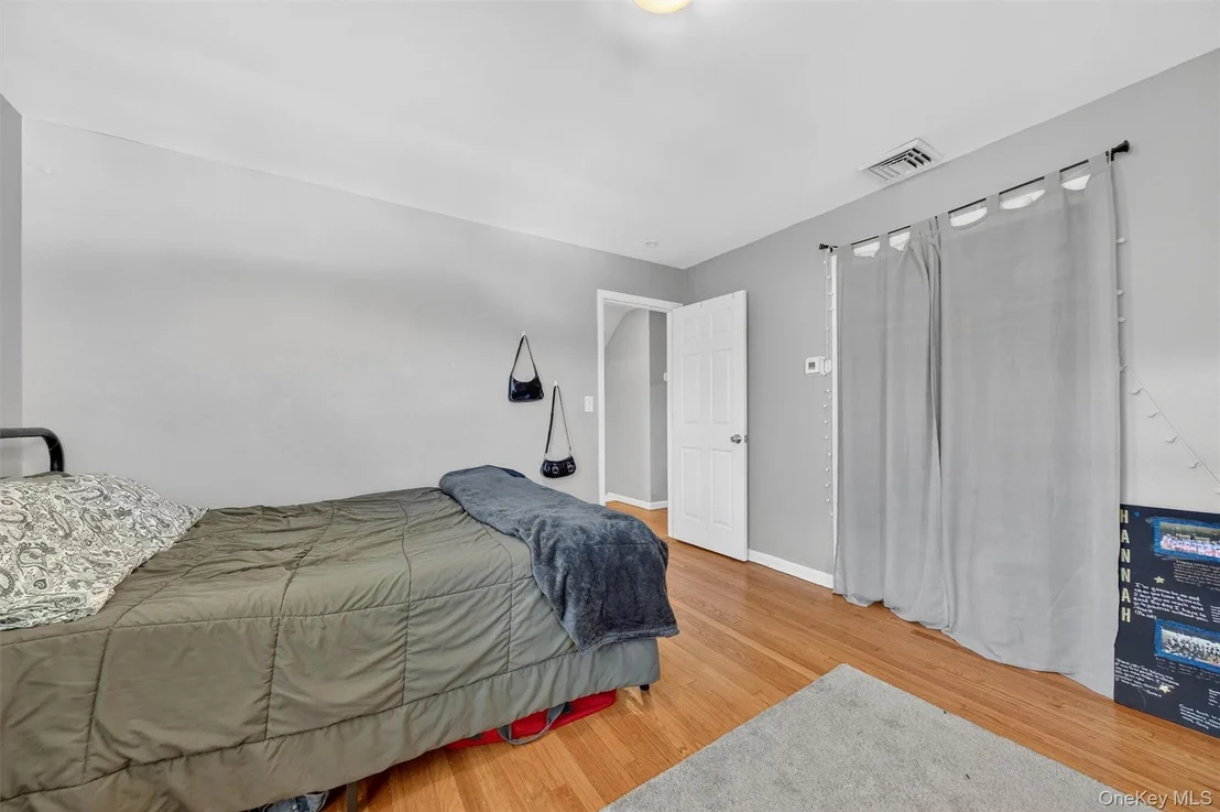 Photo of 216 Edgewood Drive N